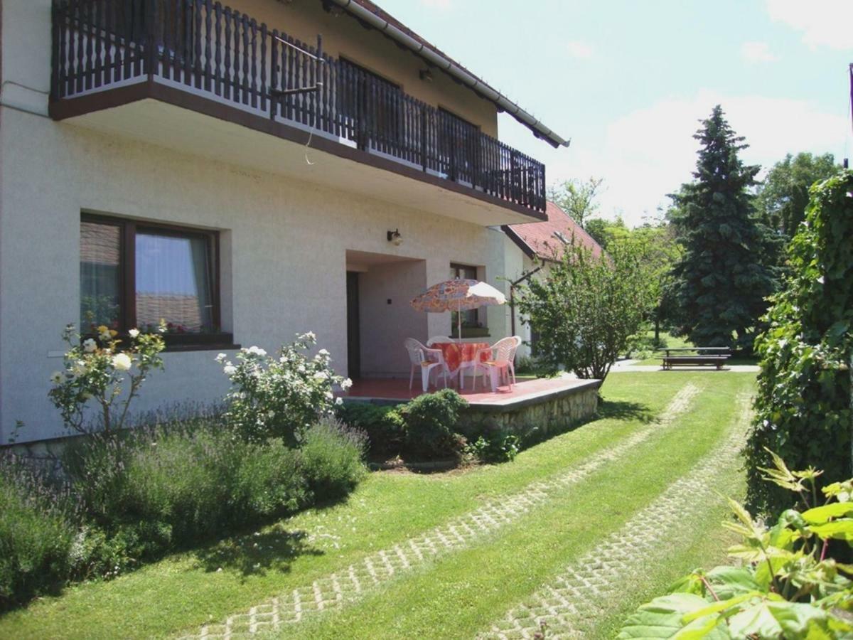 Gyongyvirag Vendeghaz Apartment Balatonboglar Ngoại thất bức ảnh